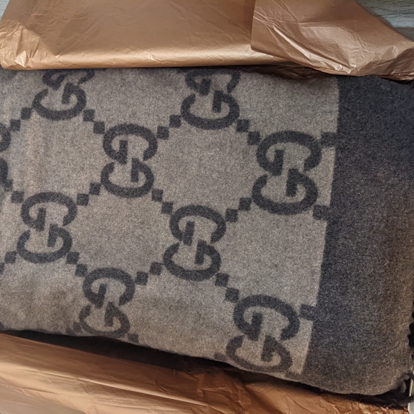 Authentic Vintage Gucci Blanket Brown GG - Picture 4 of 12